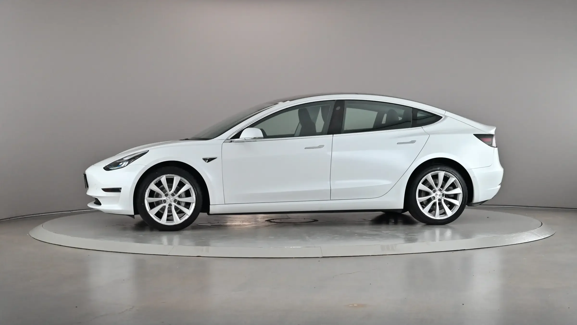 Tesla Model 3 Standard Range Plus - Photo 2