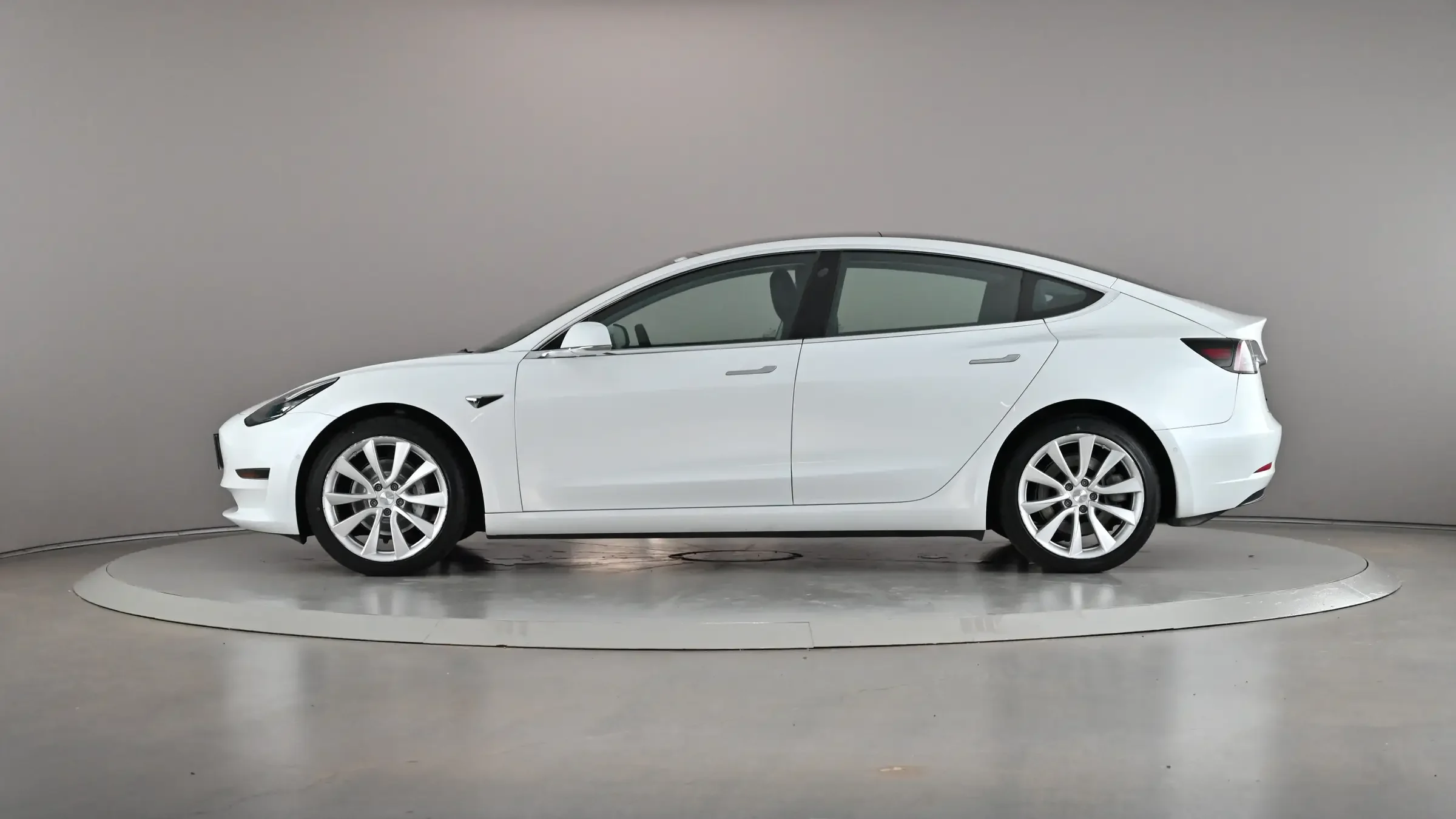 Tesla Model 3 Standard Range Plus - Photo 3