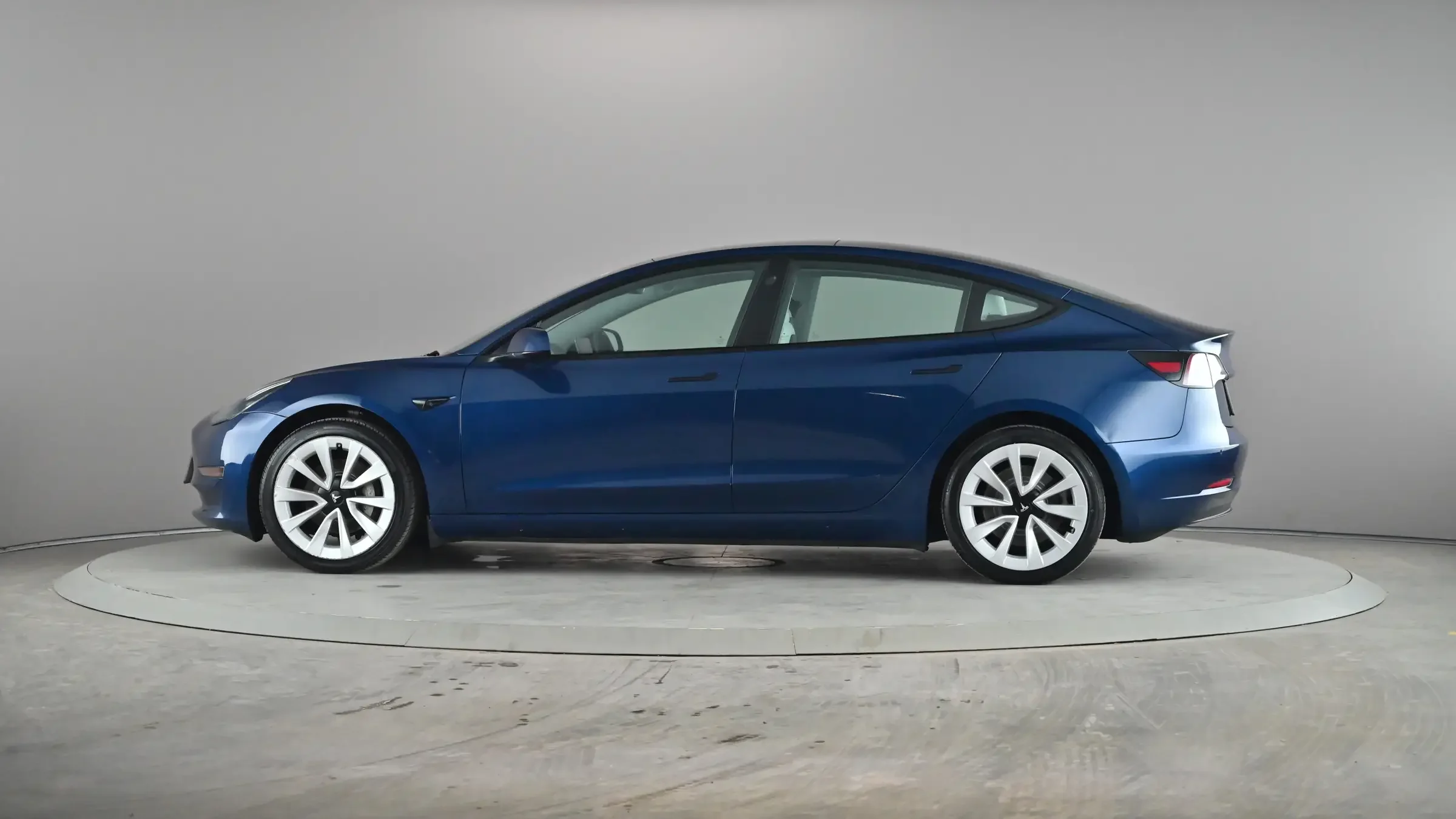 Tesla Model 3 Standard Range Plus - Photo 3