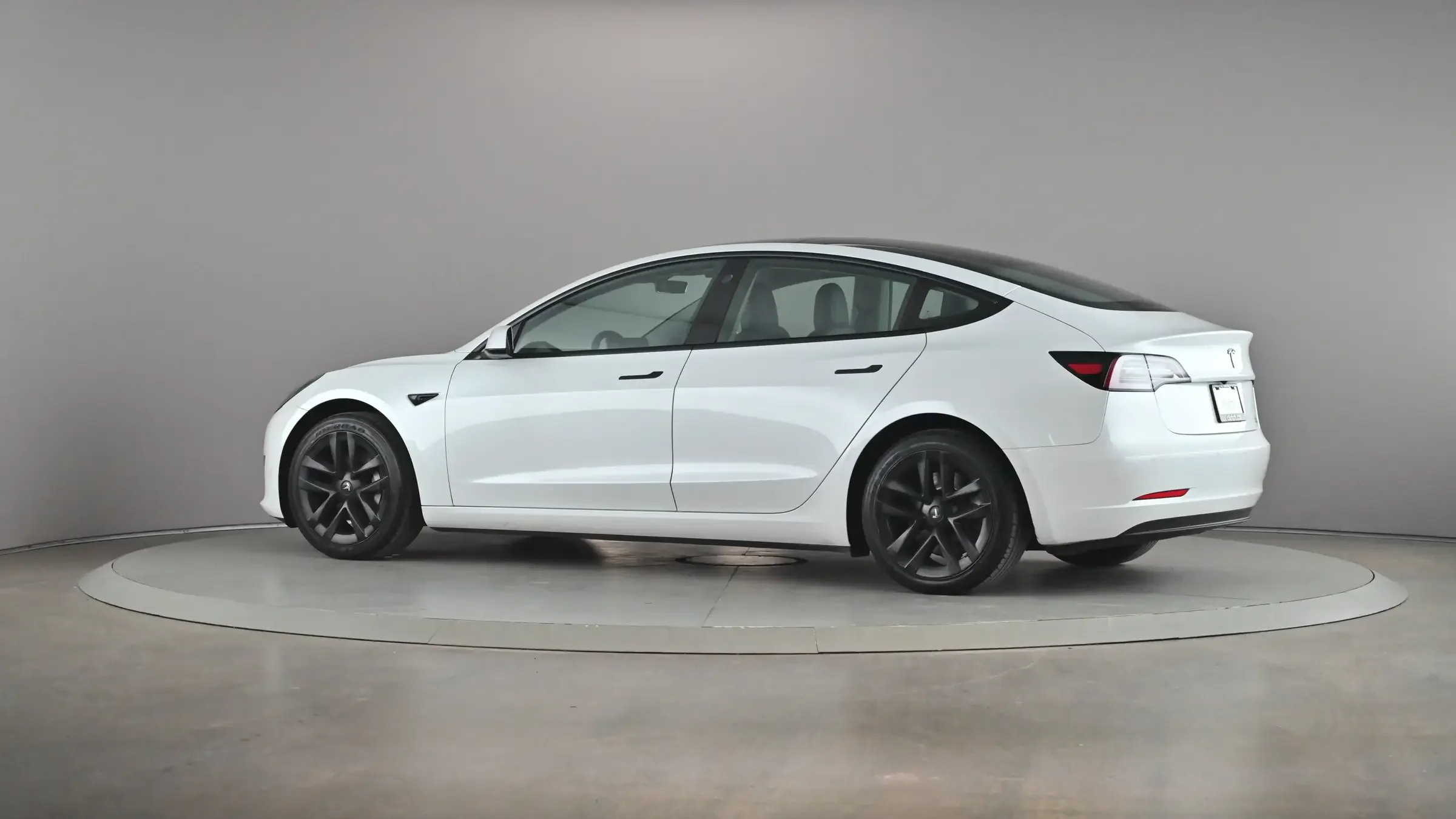 Tesla Model 3 Standard Range Plus - Photo 3