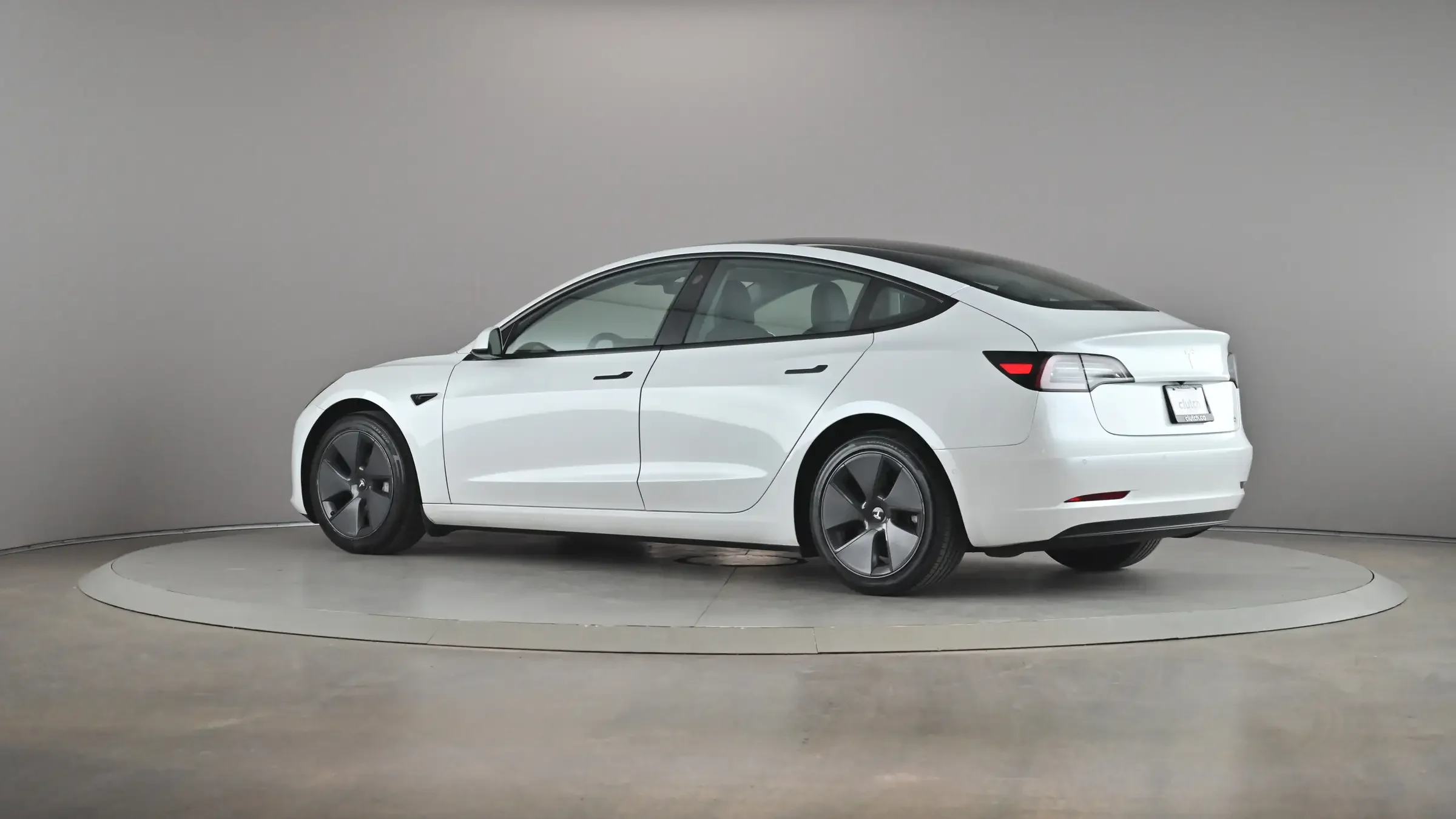 Tesla Model 3 Standard Range Plus - Photo 1