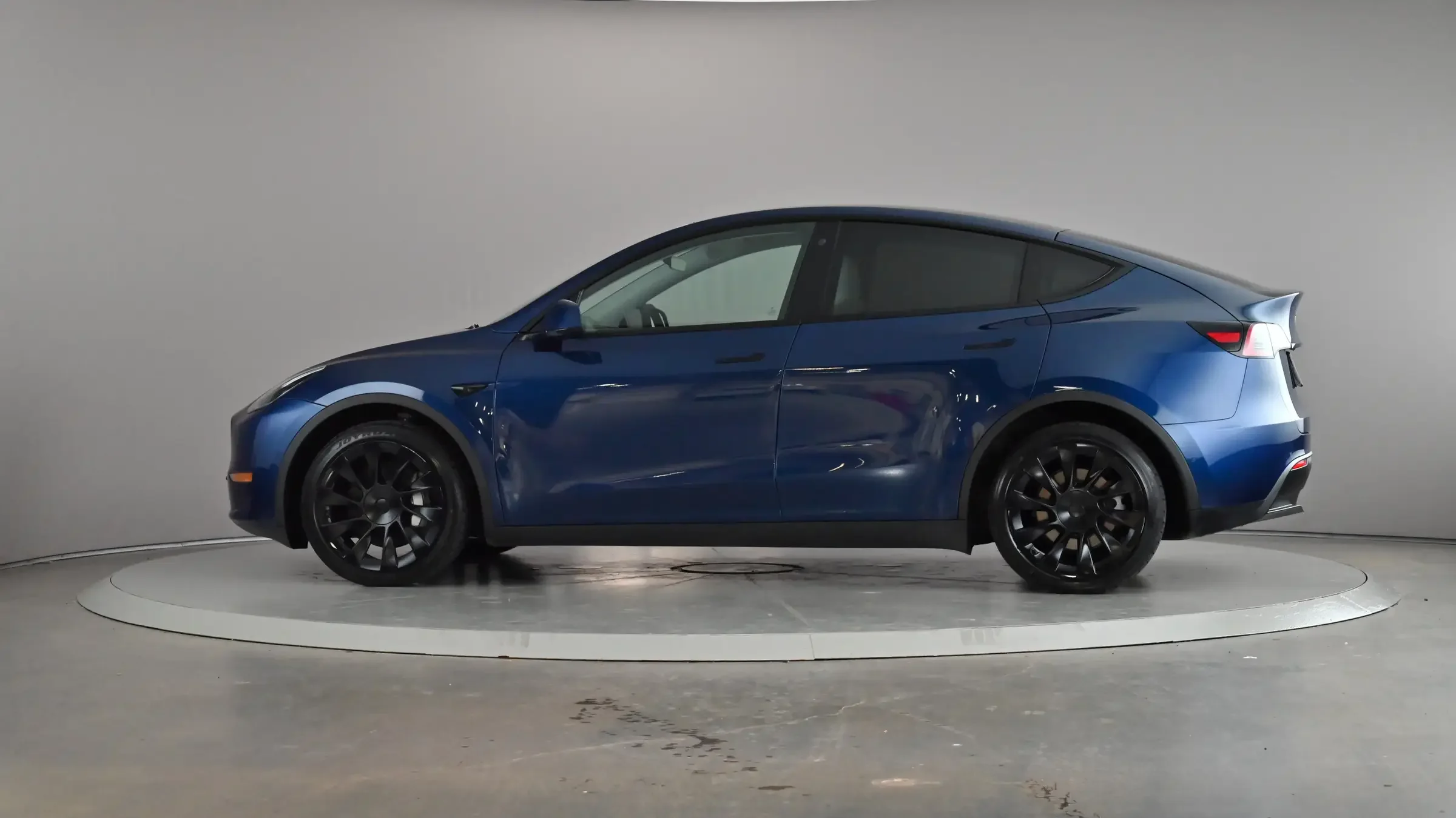 Tesla Model Y Long Range - Photo 3
