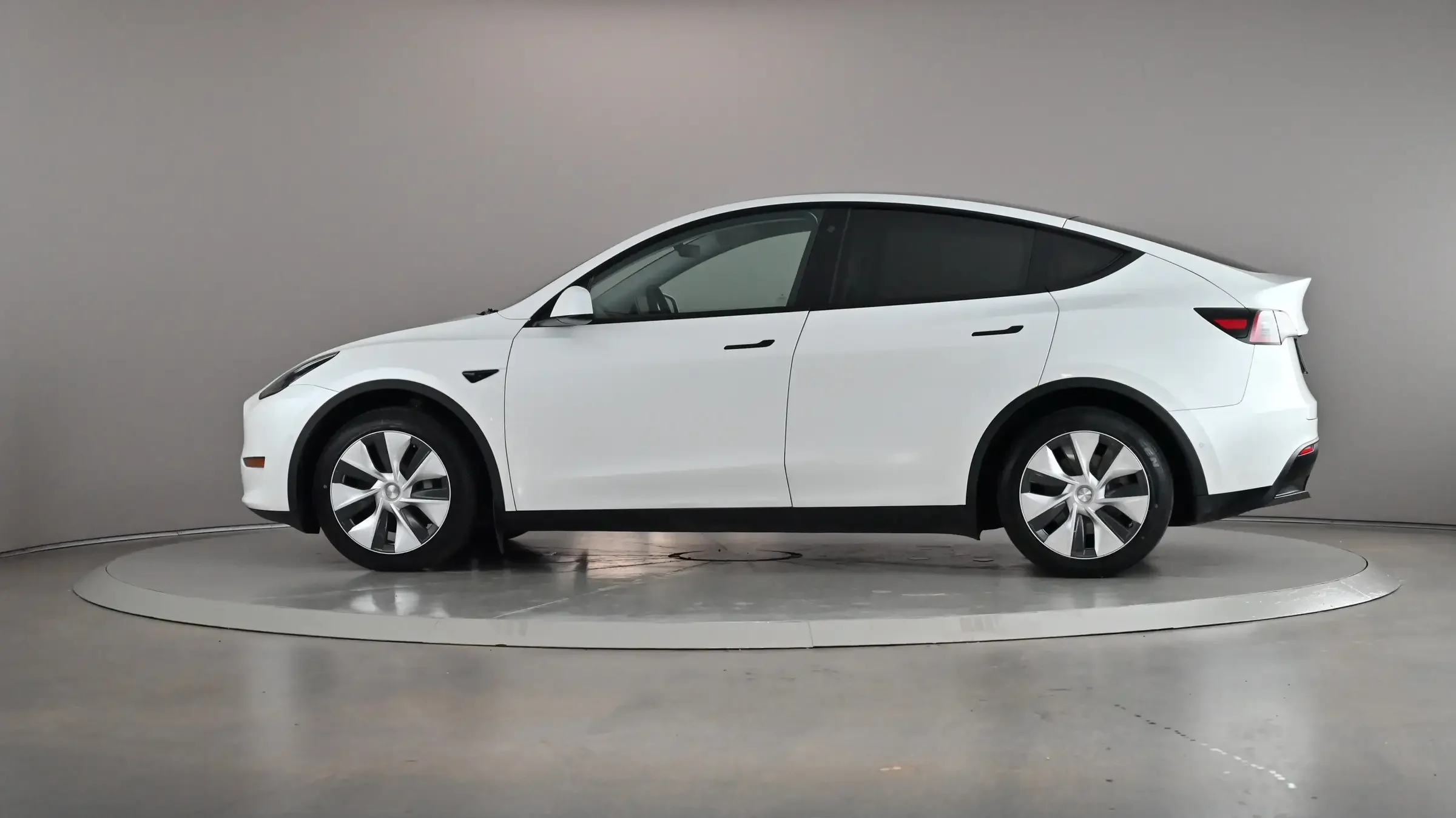 Tesla Model Y Long Range - Photo 1