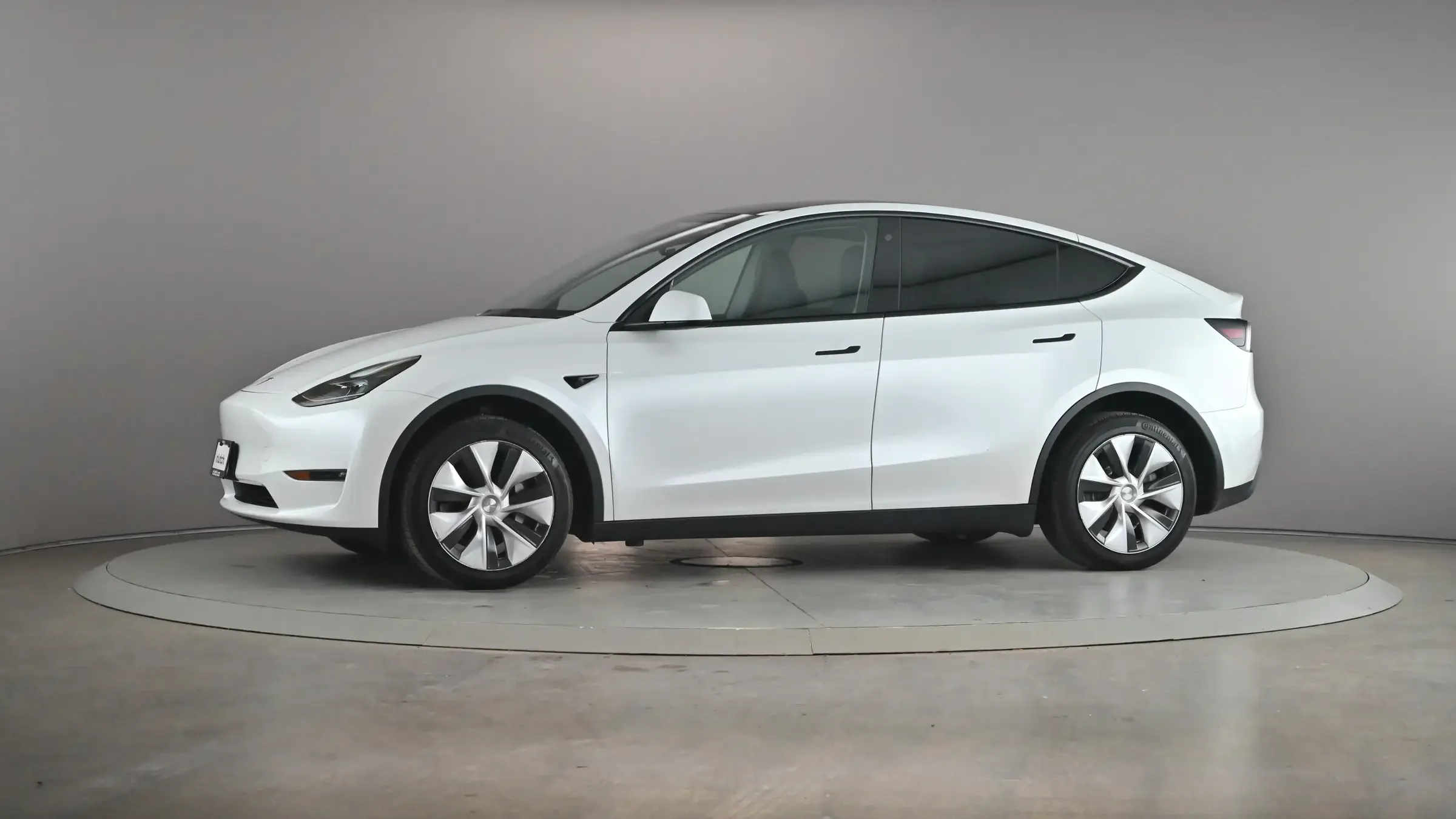 Tesla Model Y Long Range - Photo 2