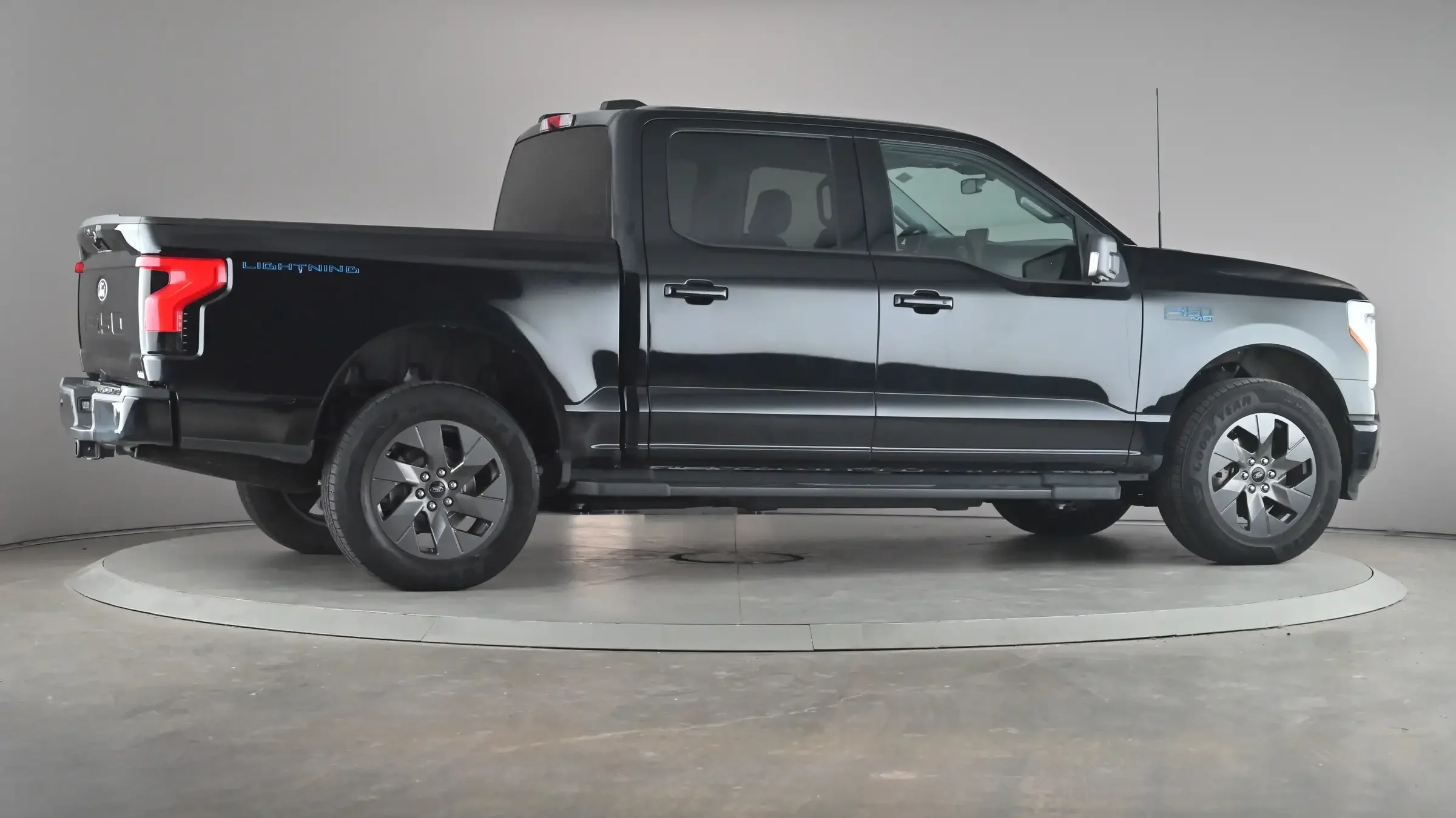 Ford F-150 Lightning Flash - Photo 3