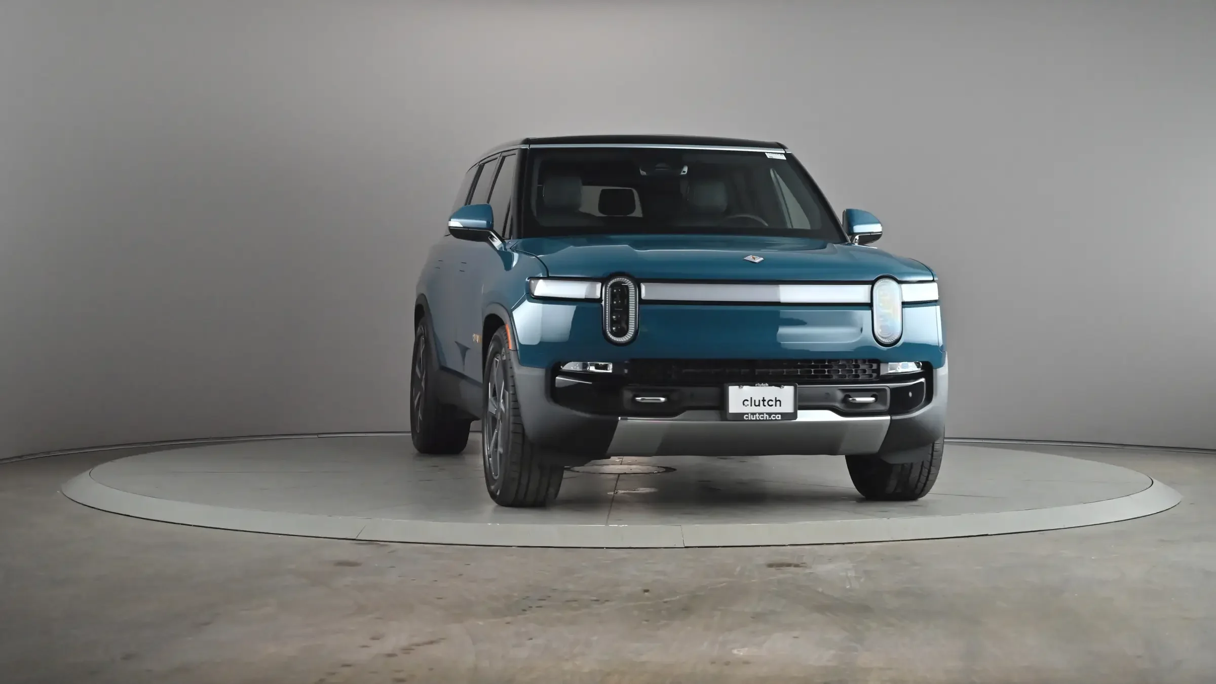 Rivian R1S - Photo 1
