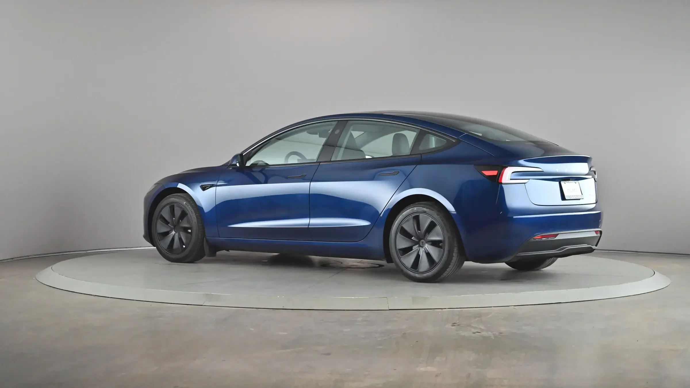 Tesla Model 3 Long Range - Photo 2