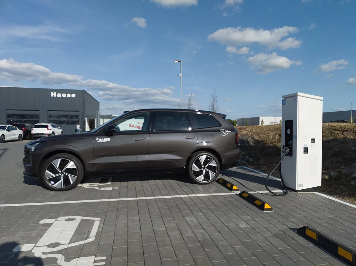 Volvo EX90